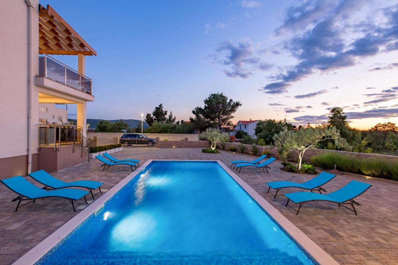Villa Grandioza Селине Екстериор снимка