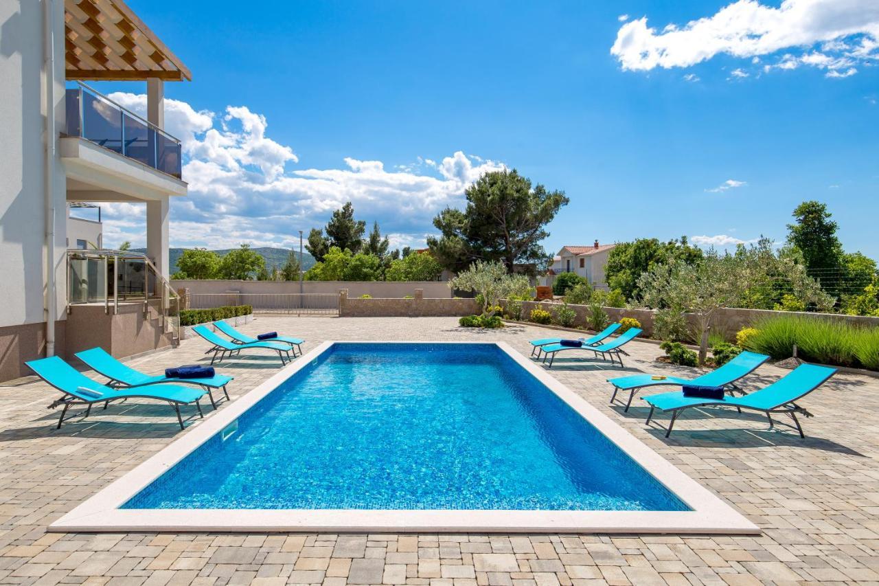 Villa Grandioza Селине Екстериор снимка
