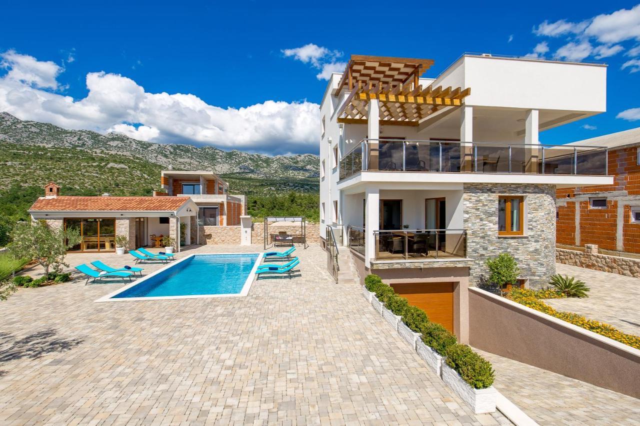Villa Grandioza Селине Екстериор снимка